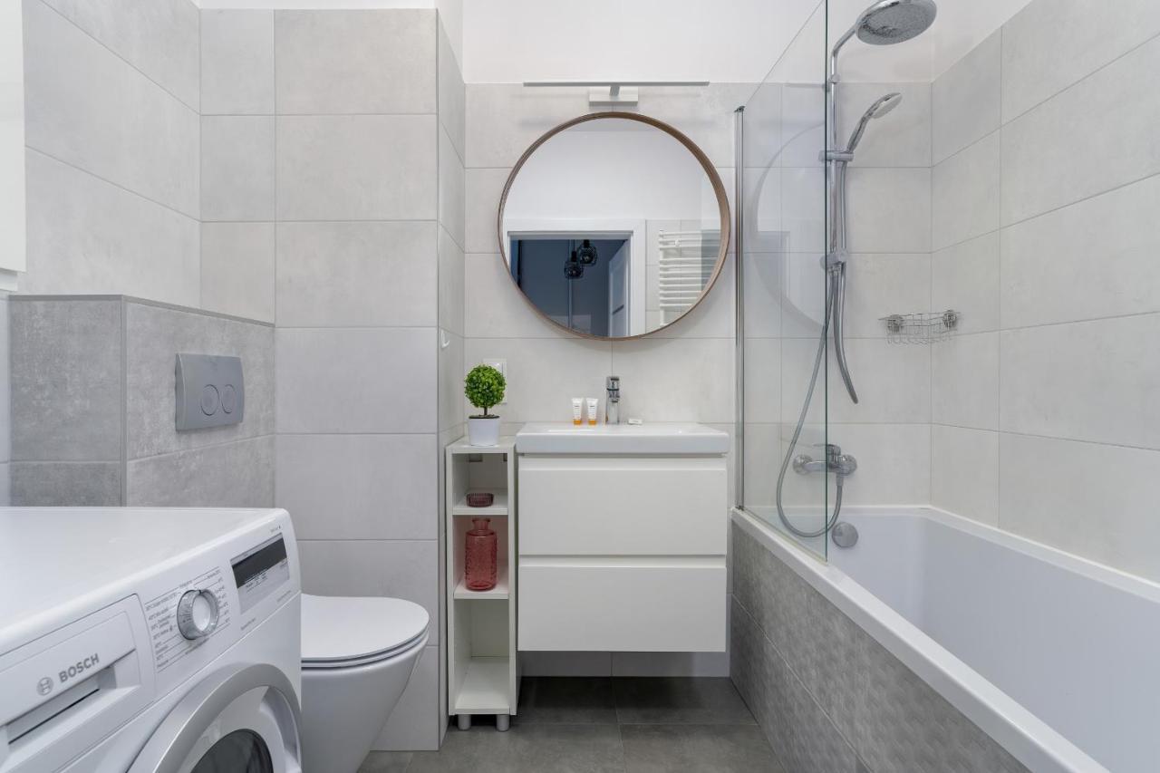 Stylish & Comfy Garbary Apartments With Parking By Noclegi Renters 포즈난 외부 사진