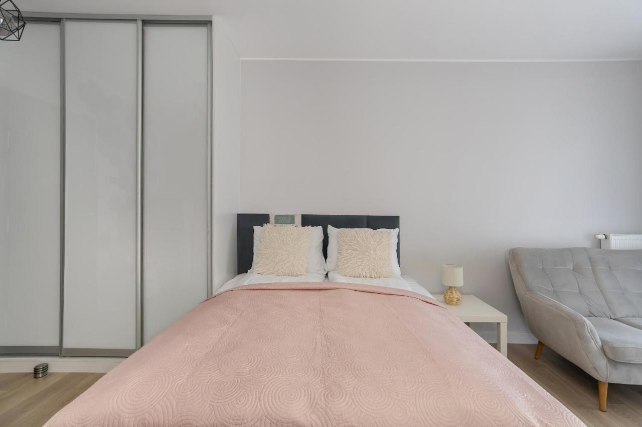 Stylish & Comfy Garbary Apartments With Parking By Noclegi Renters 포즈난 외부 사진