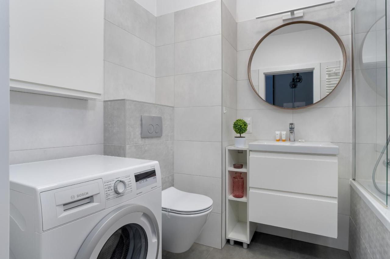 Stylish & Comfy Garbary Apartments With Parking By Noclegi Renters 포즈난 외부 사진