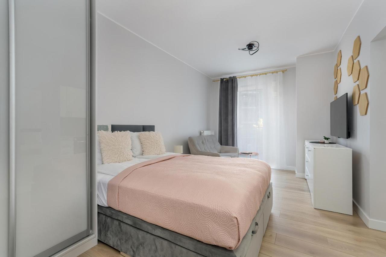 Stylish & Comfy Garbary Apartments With Parking By Noclegi Renters 포즈난 외부 사진