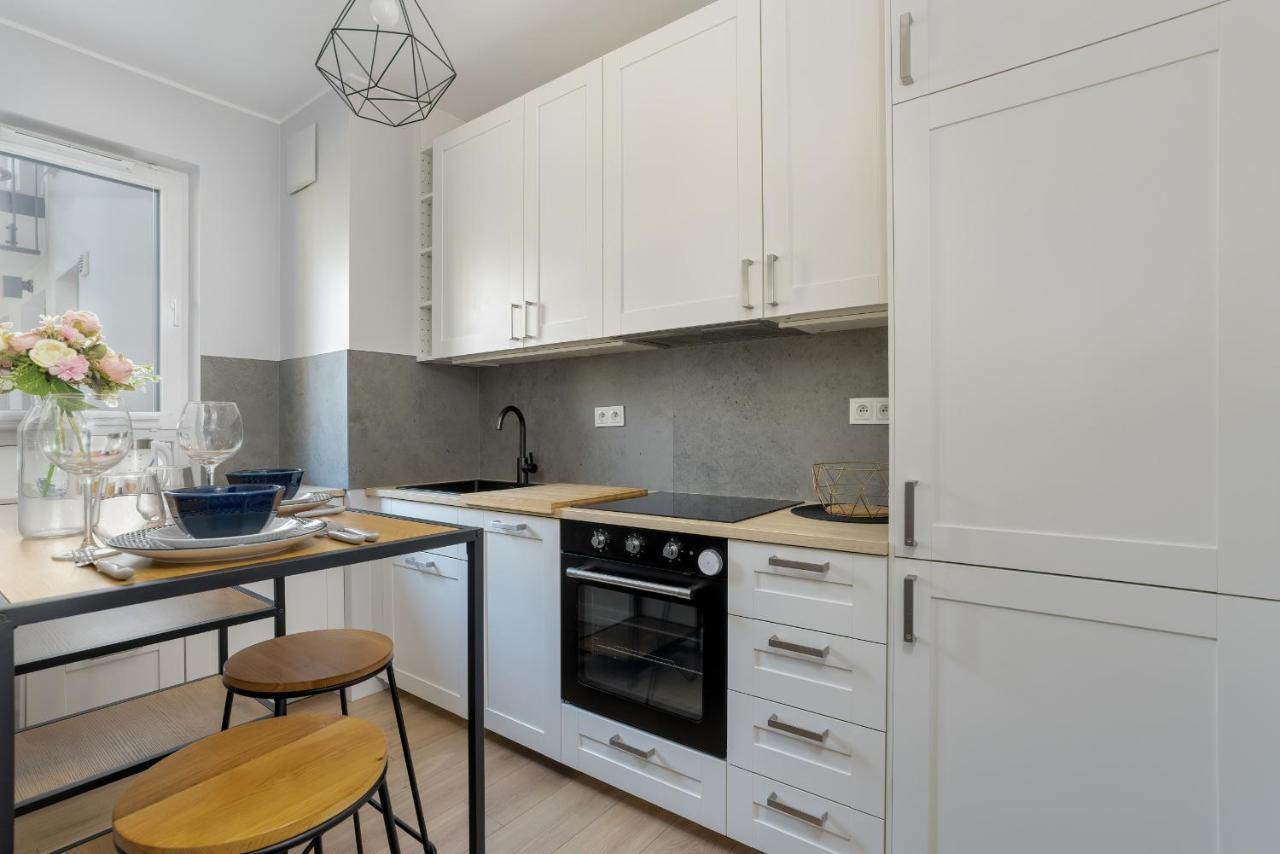 Stylish & Comfy Garbary Apartments With Parking By Noclegi Renters 포즈난 외부 사진