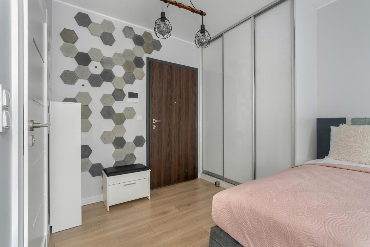 Stylish & Comfy Garbary Apartments With Parking By Noclegi Renters 포즈난 외부 사진