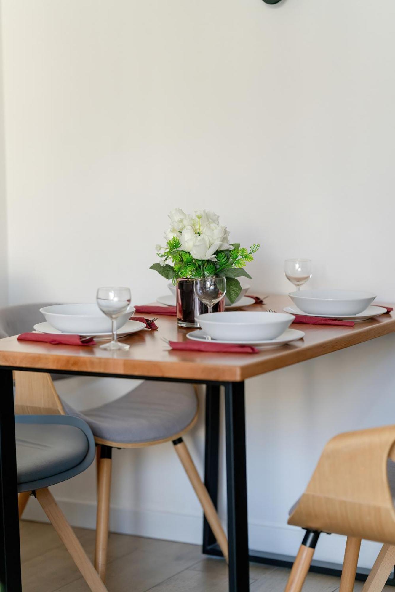 Stylish & Comfy Garbary Apartments With Parking By Noclegi Renters 포즈난 외부 사진